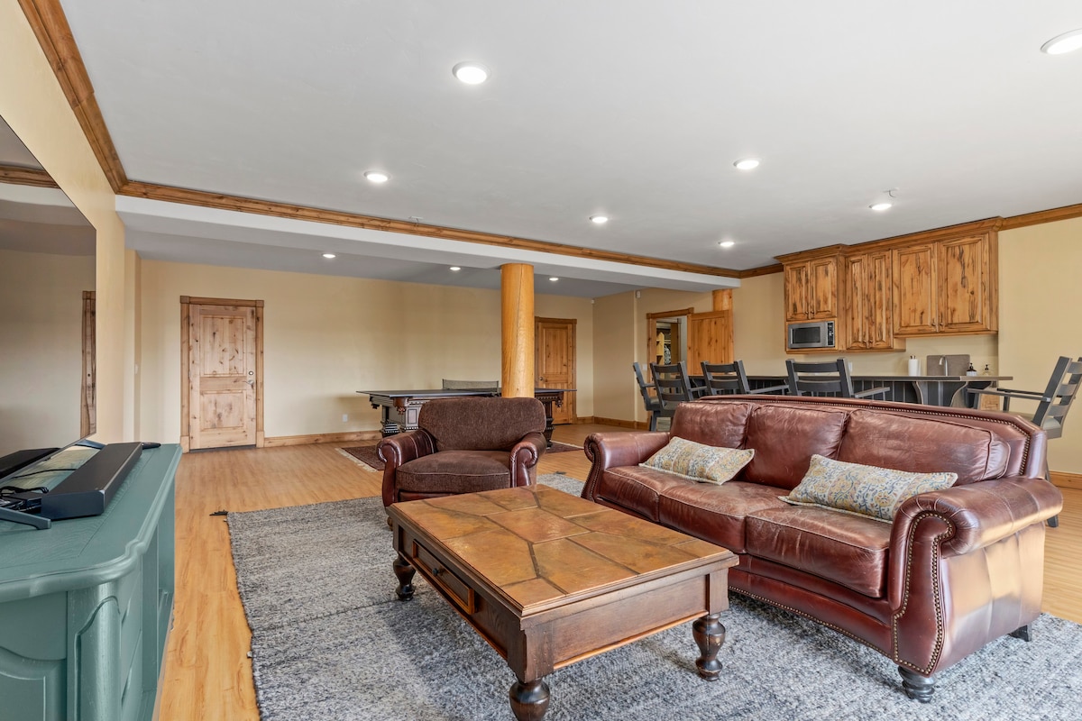 Luxury Midway Mountain Chalet