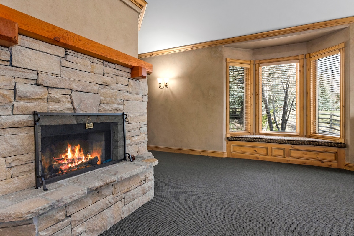 Luxury Midway Mountain Chalet