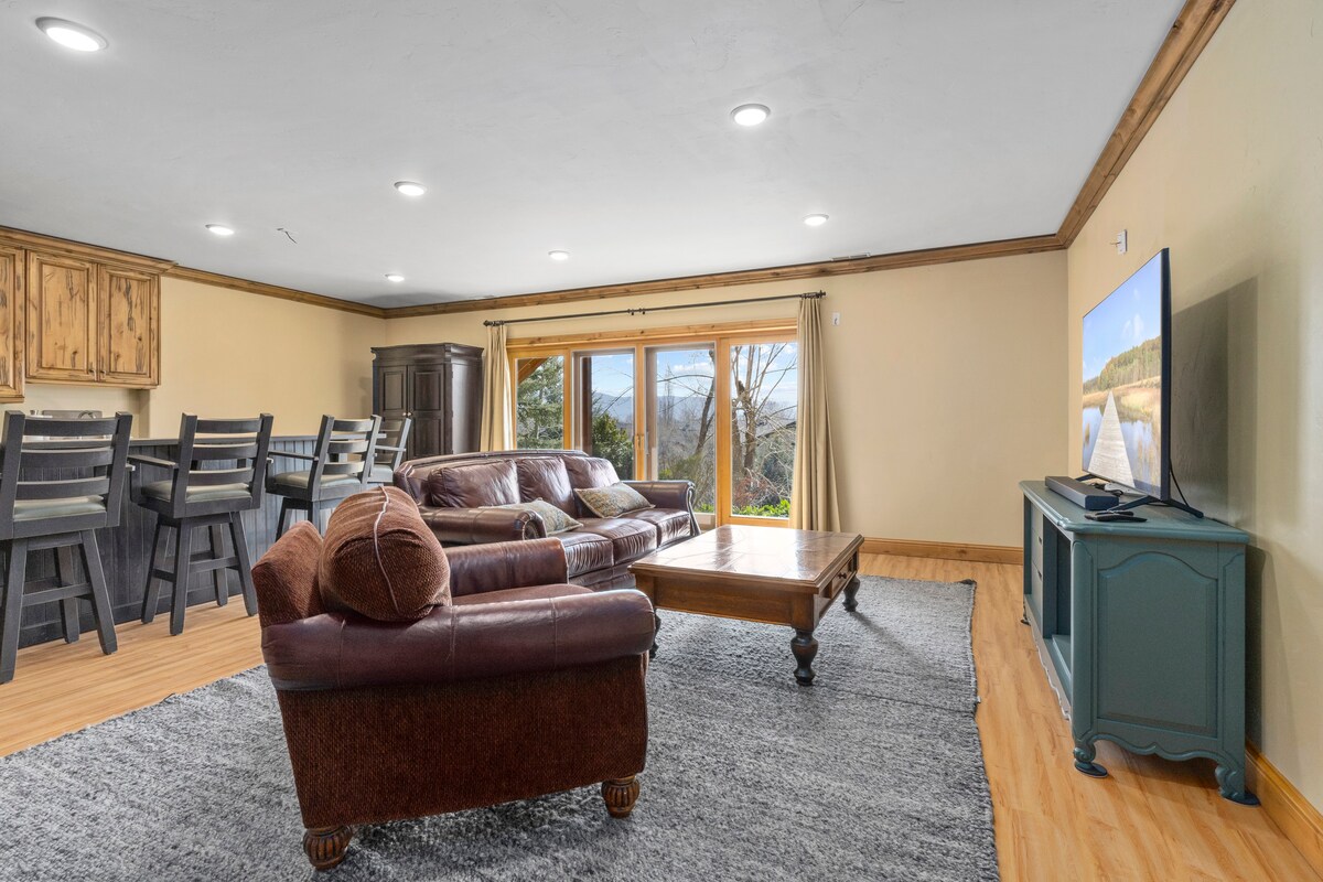 Luxury Midway Mountain Chalet