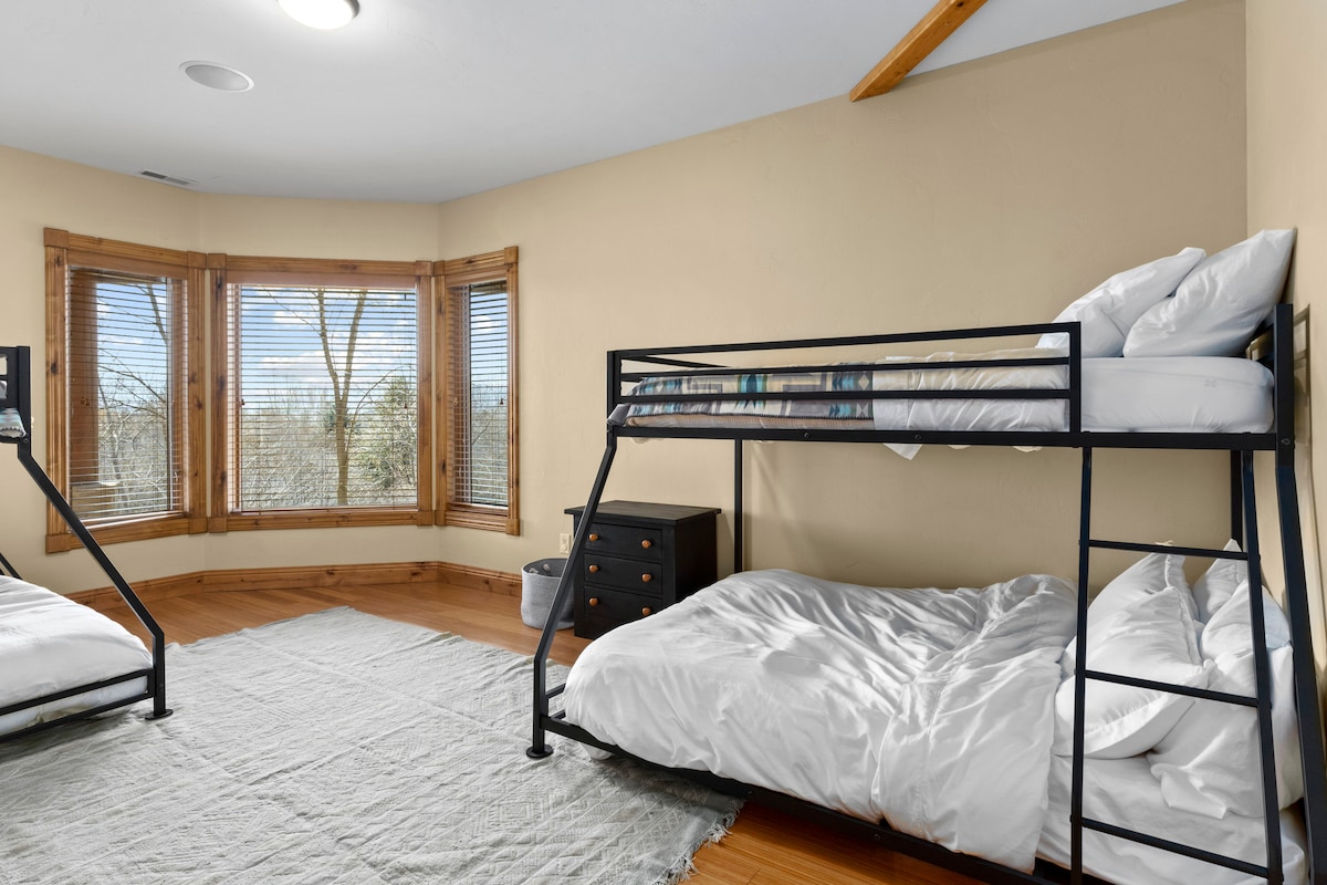 Luxury Midway Mountain Chalet