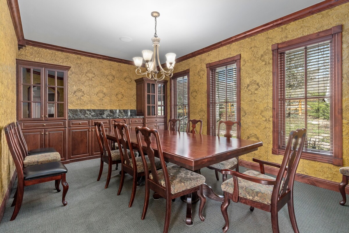 Luxury Midway Mountain Chalet