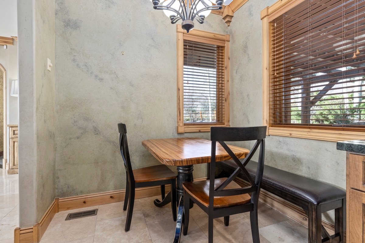 Luxury Midway Mountain Chalet