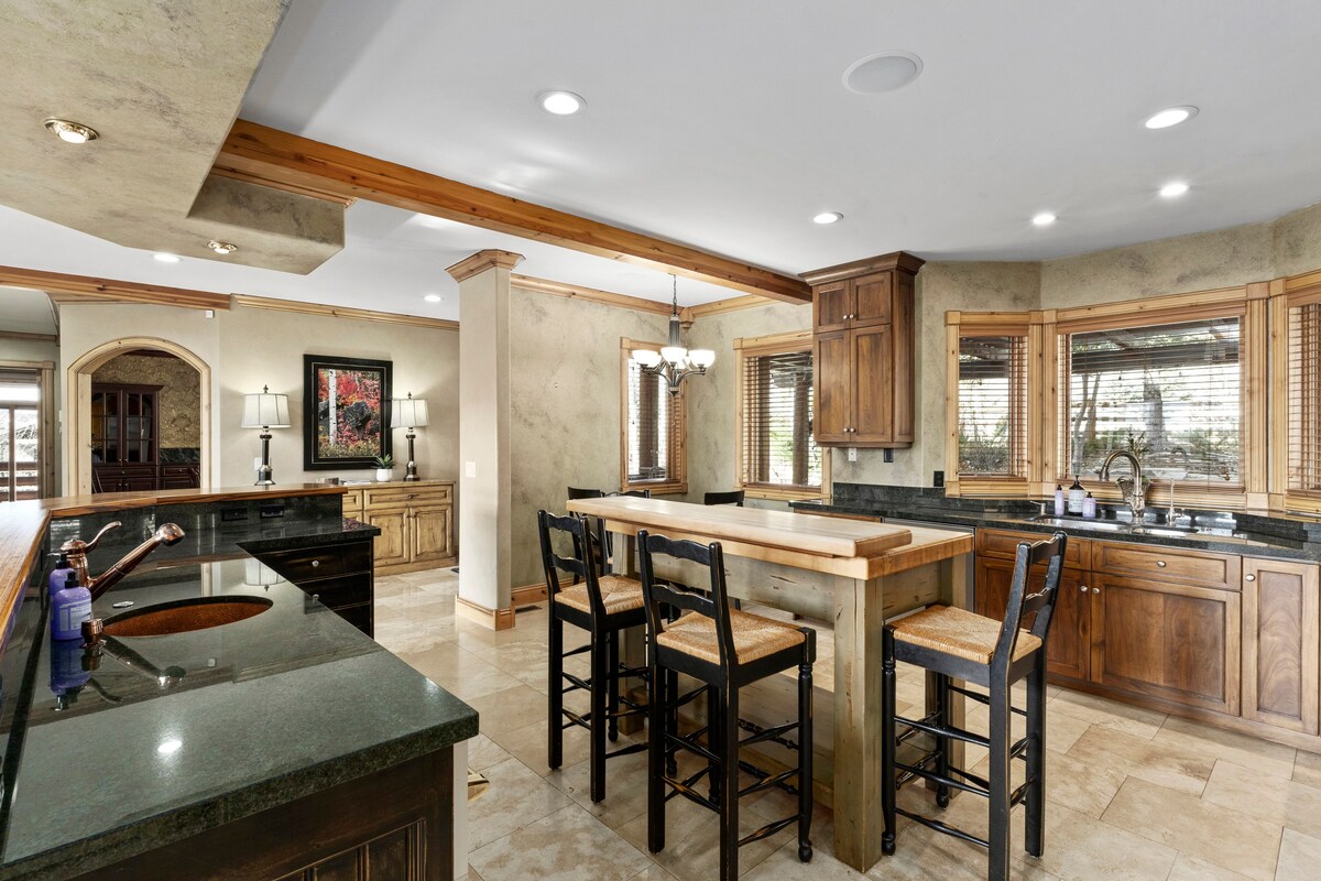 Luxury Midway Mountain Chalet