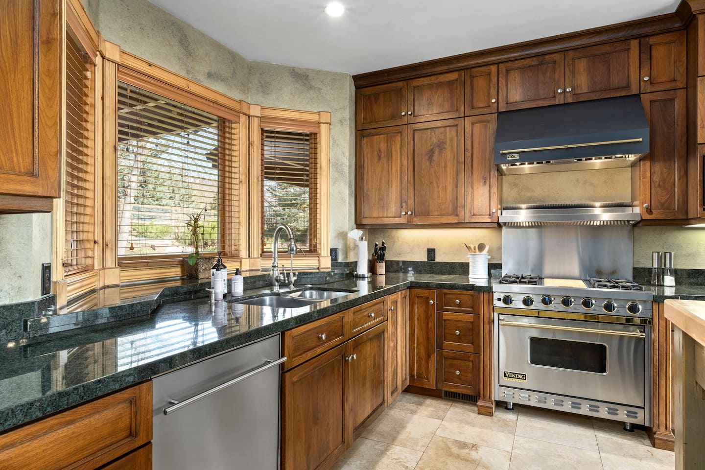 Luxury Midway Mountain Chalet