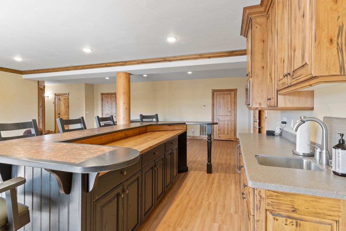 Luxury Midway Mountain Chalet