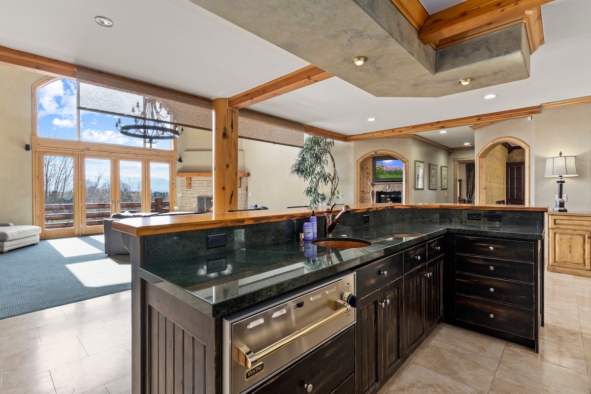 Luxury Midway Mountain Chalet