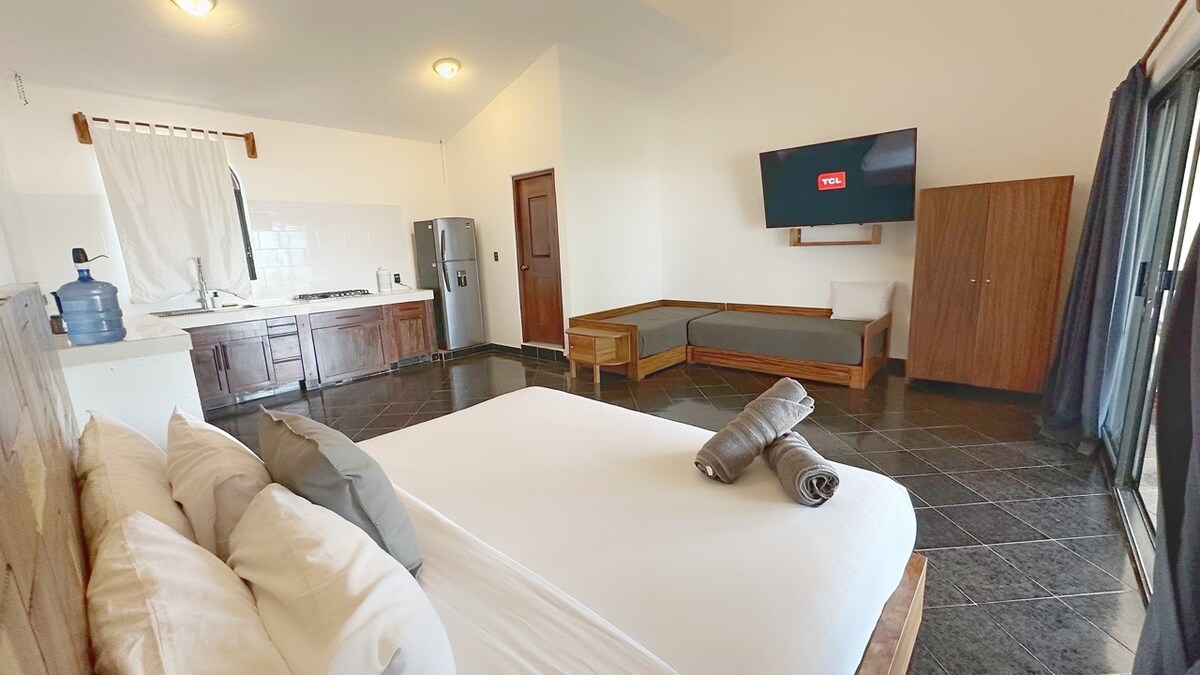 Ზოგადი განლაგების ინტერიერის სტუდია 201. 65"ტელევიზორი და 2 ერთადგილიანი საწოლი სიმულაციური მისაღები ოთახი // ზოგადი დისტრიბუცია სტუდიო 201-ში. Ტელევიზორი 65" და 2 ცალკემდგომი საწოლი მისაღები ოთახის სიმულაციით 