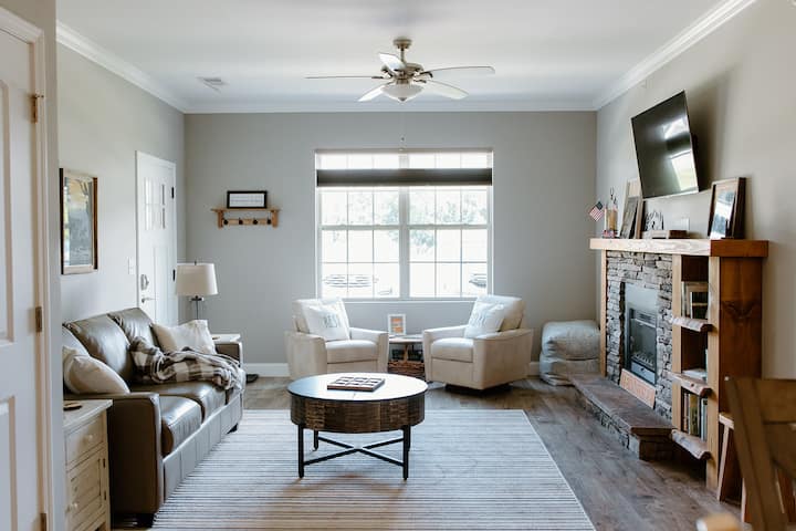 ยินดีต้อนรับกลับบ้านสู่การหลบหนีสู่ความเป็นจริงของคุณ! 

© Emily Antonelli Photography 2022