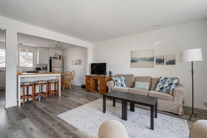 Robin's Nest - 2 Bedroom Home In South Calgary - Calgary