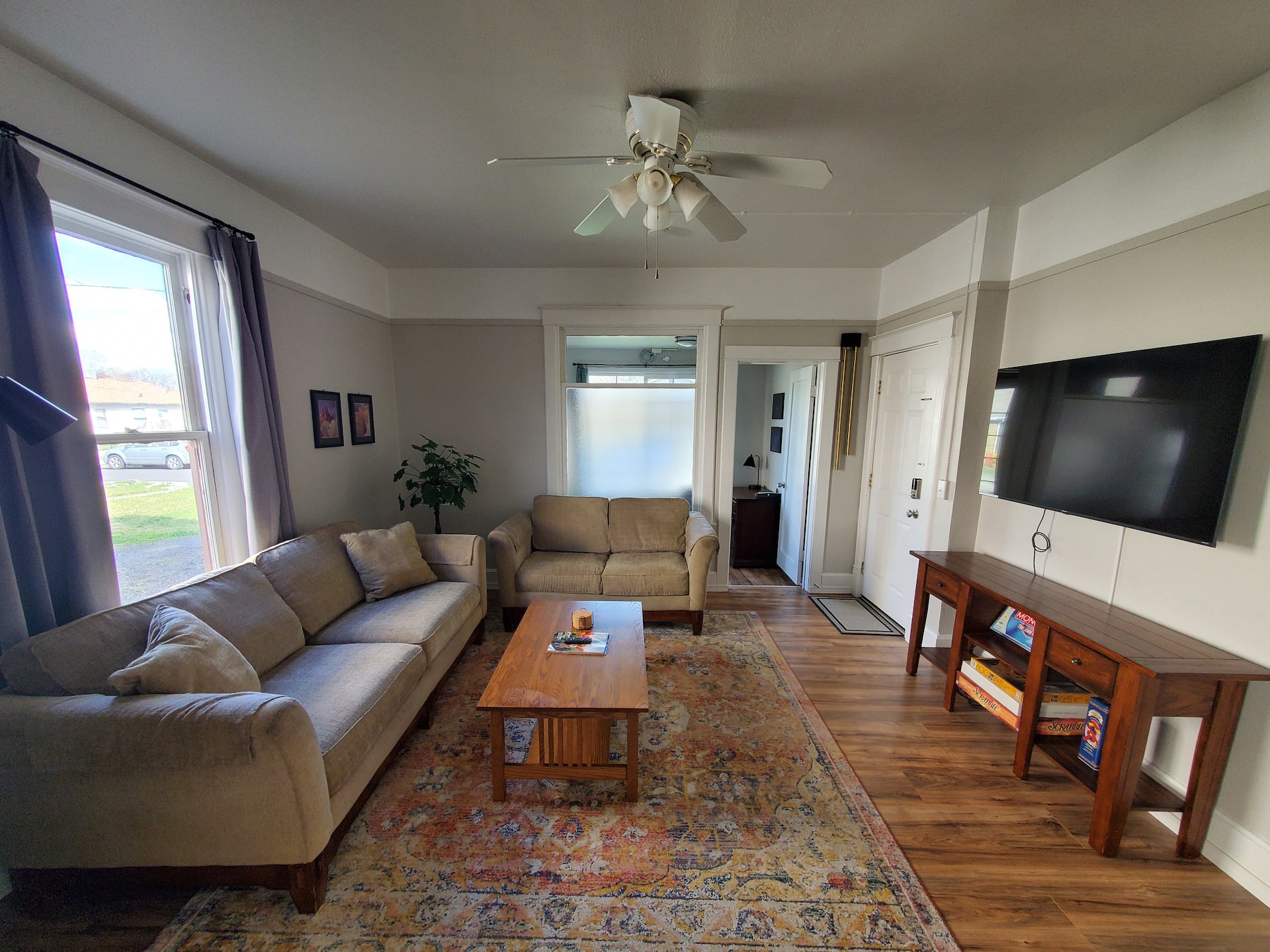 Quaint, quiet mauve 1-bedroom with free parking
