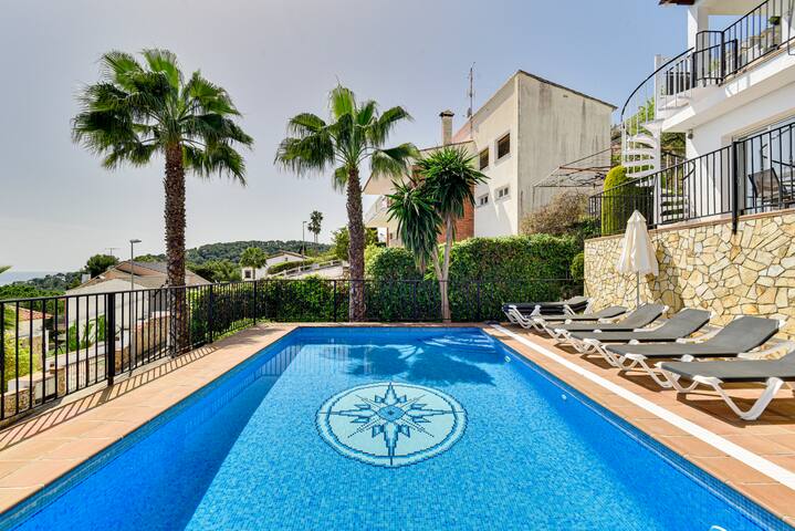 ★ CoastalVillas – Villa Calamar ★large family home gallery image 5