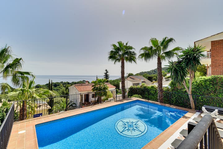 ★ CoastalVillas – Villa Calamar ★large family home gallery image 4