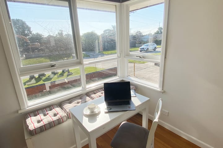 Sunny & Cozy Central Stay, Entire Unit - フランクストン