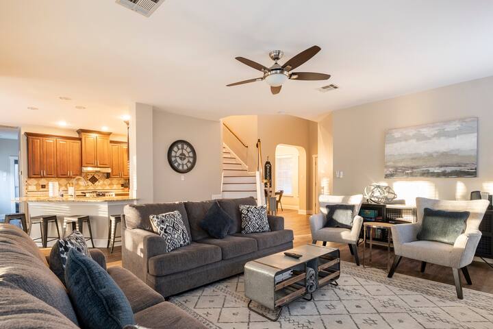 Getaway with Pool, Hot Tub, Arcade & 7 Bedrooms gallery image 3