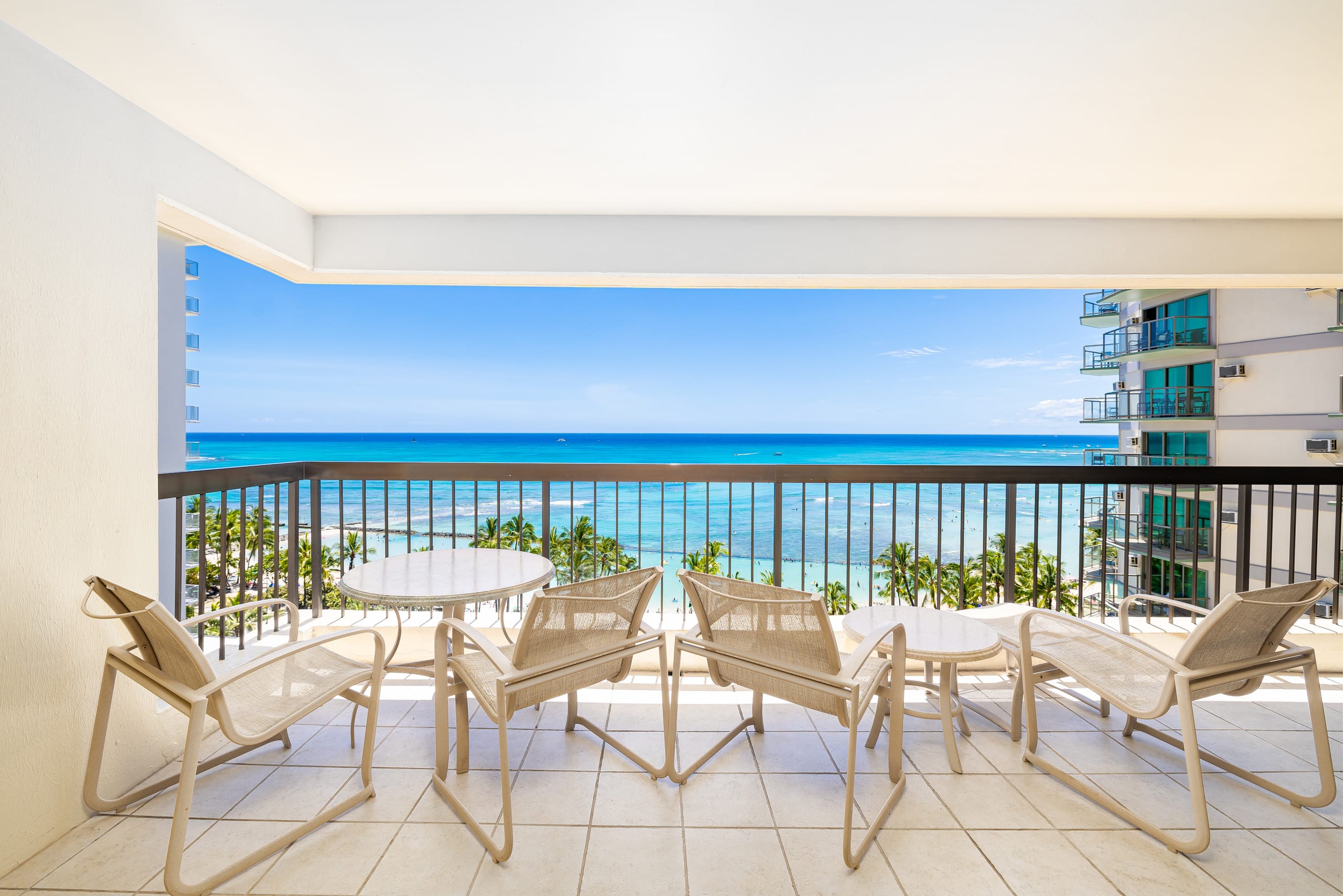 Condo in Honolulu · ★4.87 · 2 bedrooms · 3 beds · 2 private baths - Image 28