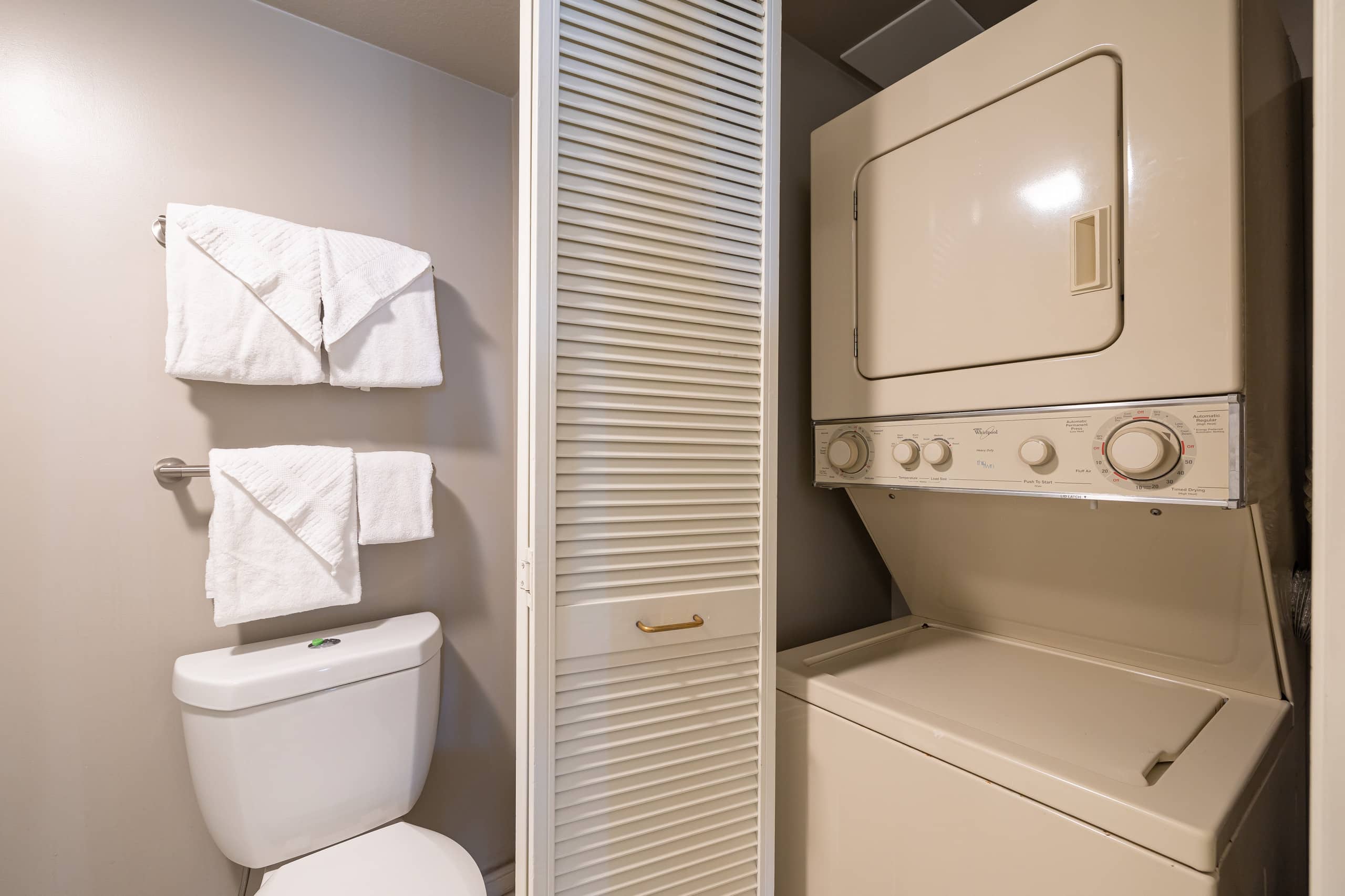 Condo in Honolulu · ★4.87 · 2 bedrooms · 3 beds · 2 private baths - Image 22