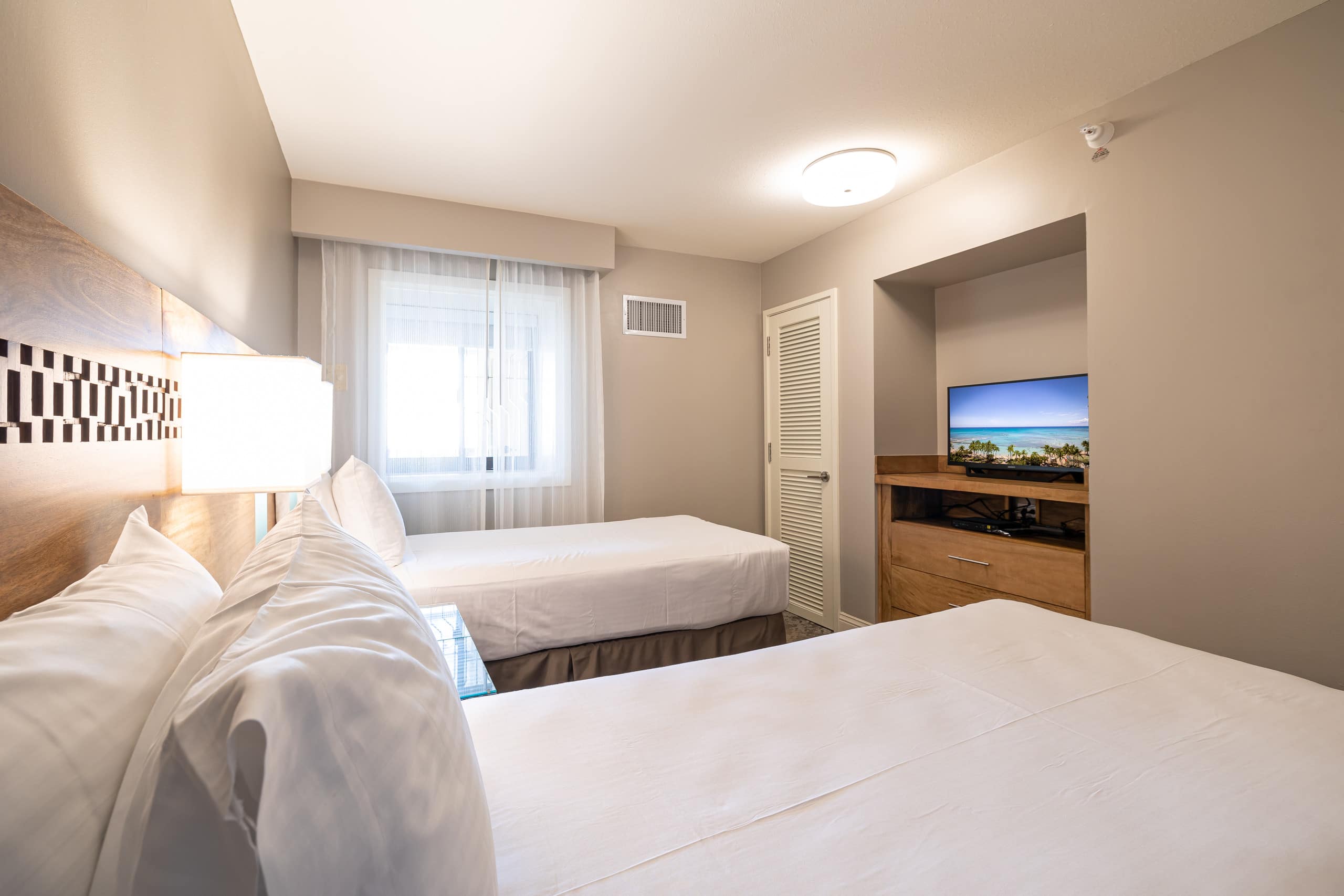 Condo in Honolulu · ★4.87 · 2 bedrooms · 3 beds · 2 private baths - Image 14