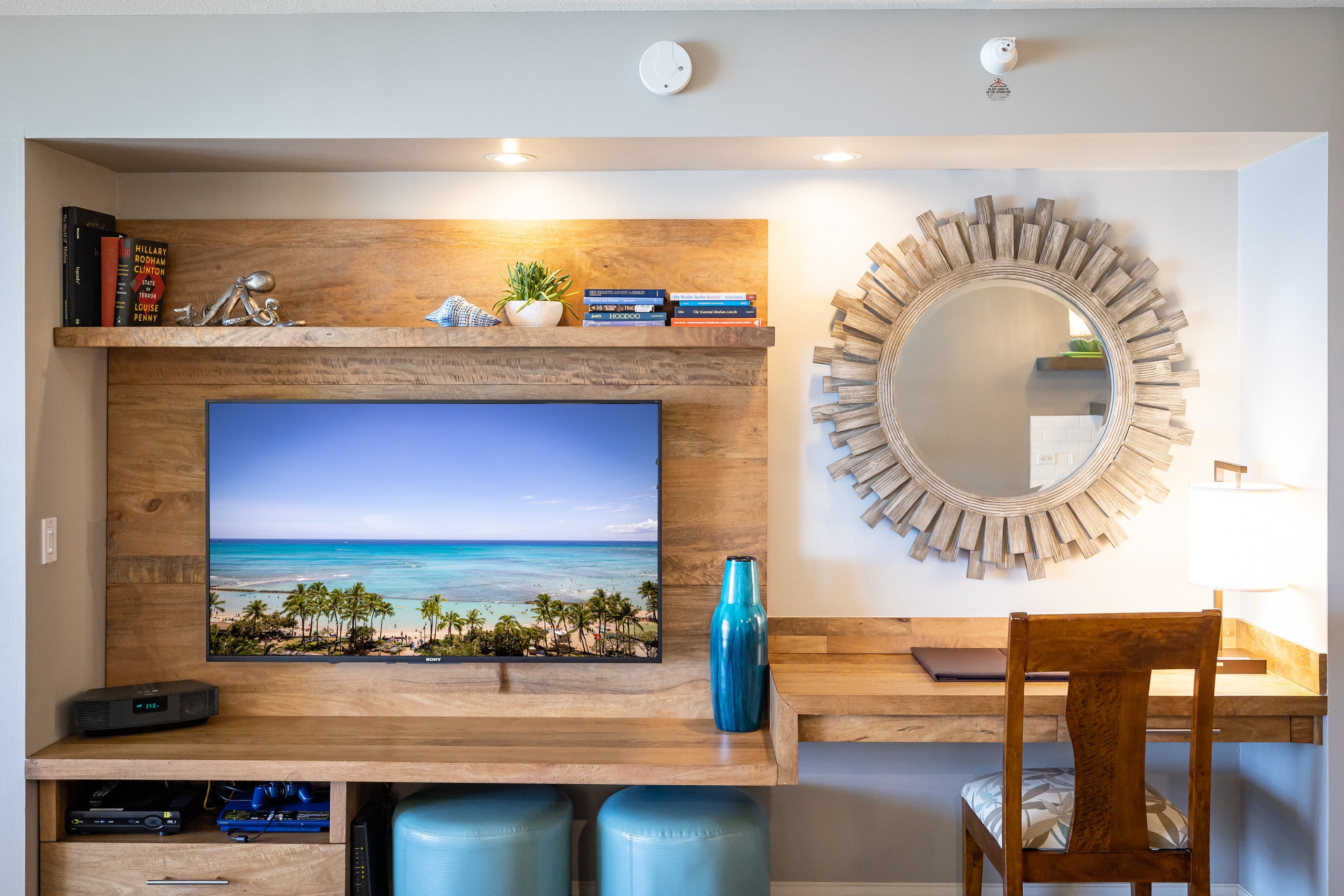 Condo in Honolulu · ★4.87 · 2 bedrooms · 3 beds · 2 private baths - Image 33
