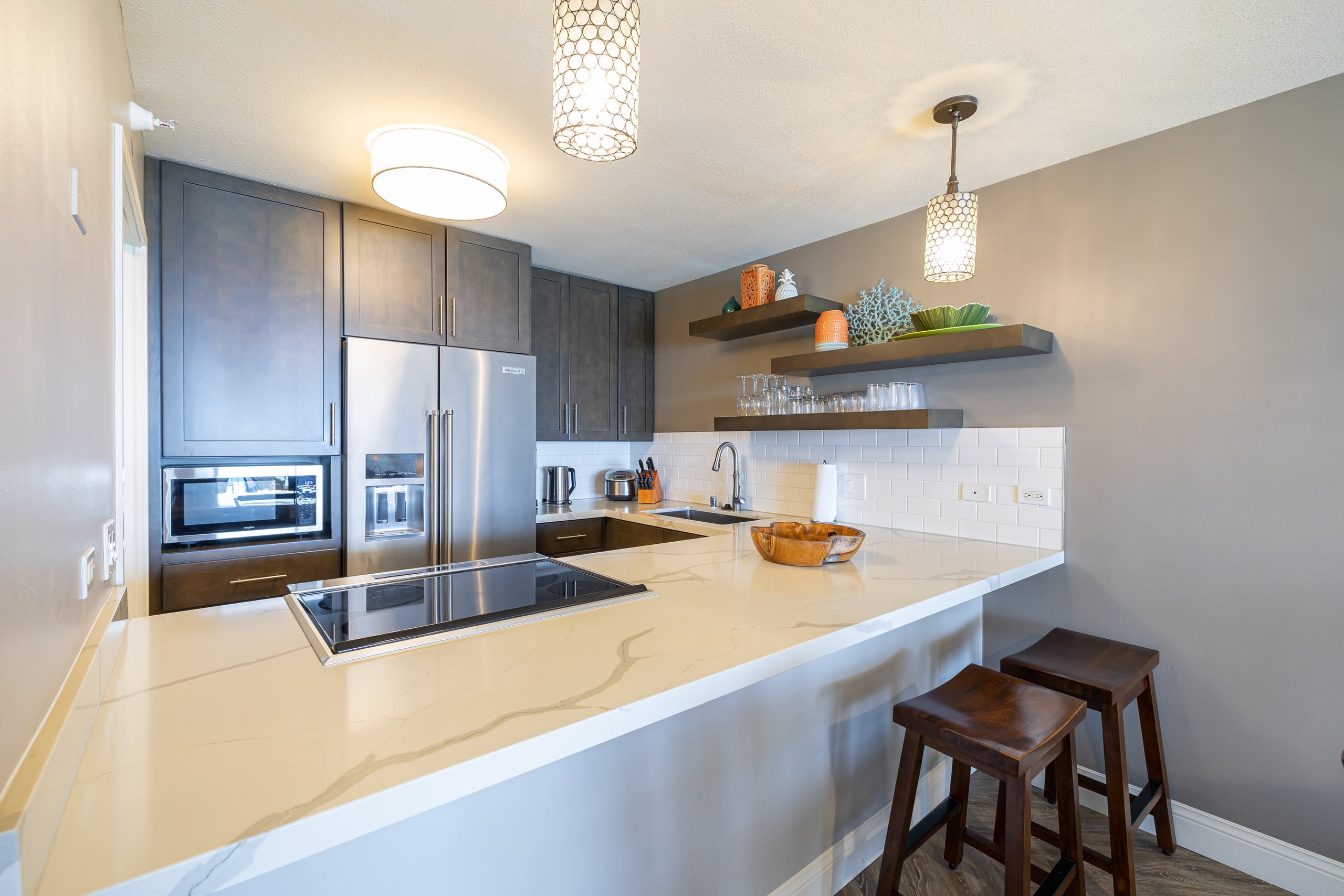 Condo in Honolulu · ★4.87 · 2 bedrooms · 3 beds · 2 private baths - Image 3