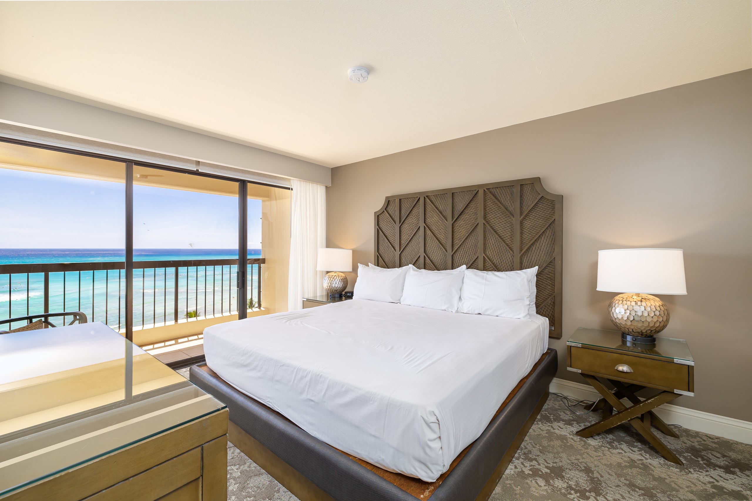 Condo in Honolulu · ★4.87 · 2 bedrooms · 3 beds · 2 private baths - Image 15