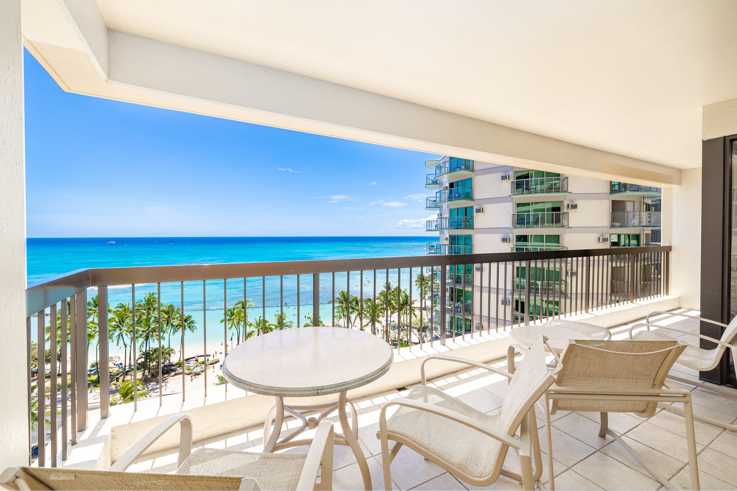Condo in Honolulu · ★4.87 · 2 bedrooms · 3 beds · 2 private baths - Image 27