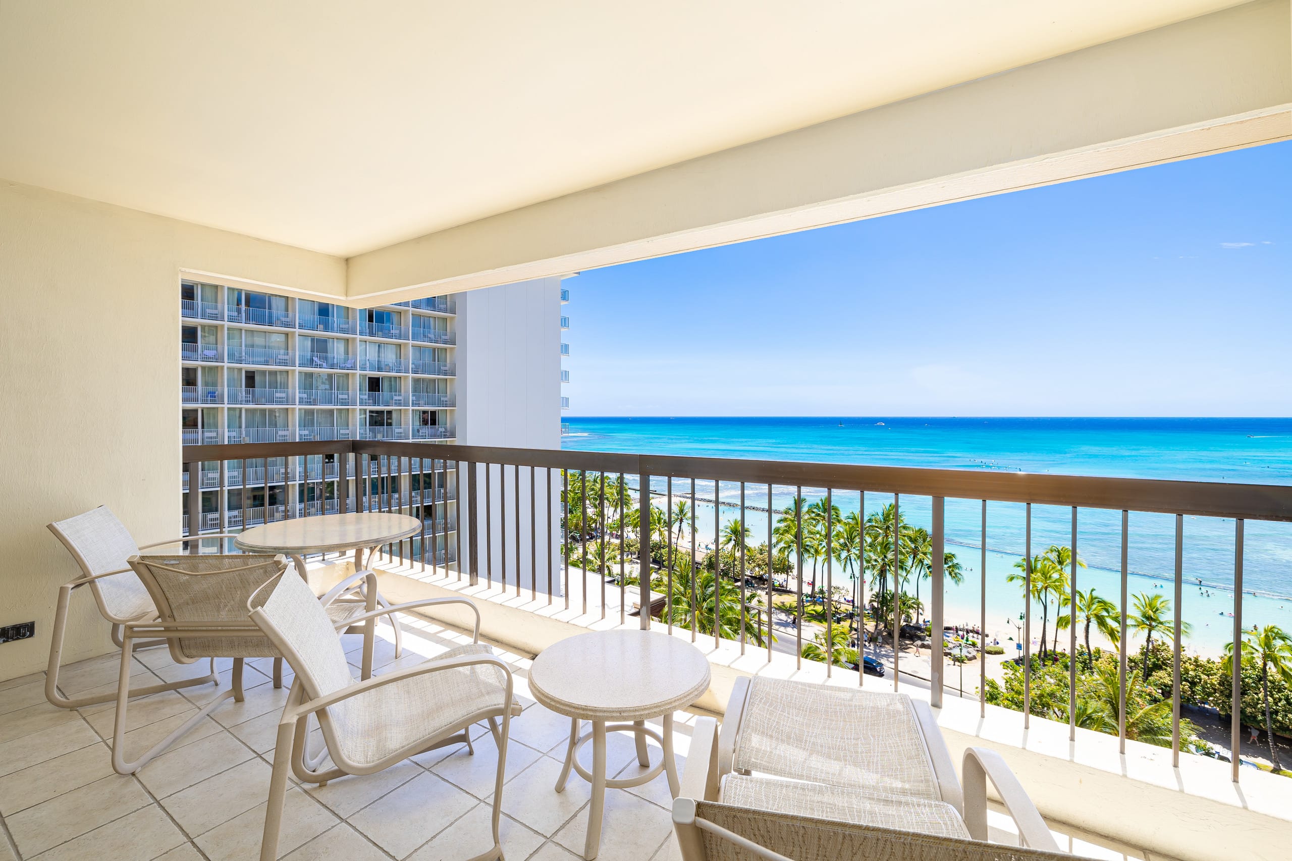Condo in Honolulu · ★4.87 · 2 bedrooms · 3 beds · 2 private baths - Image 29