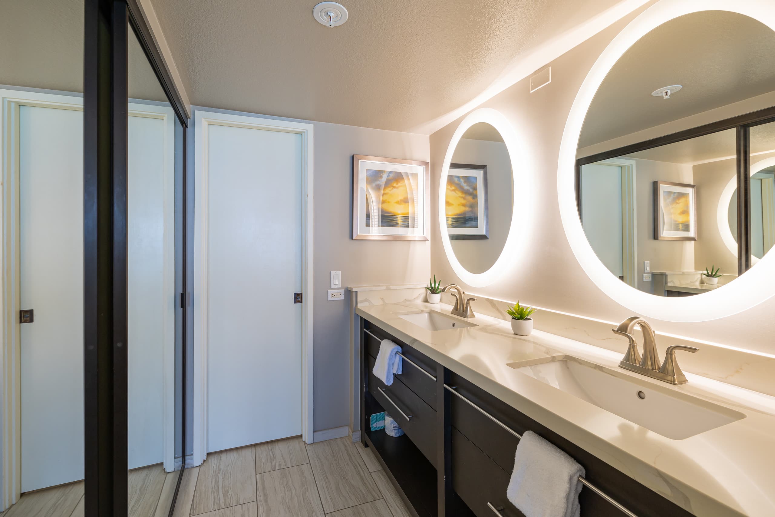 Condo in Honolulu · ★4.87 · 2 bedrooms · 3 beds · 2 private baths - Image 21