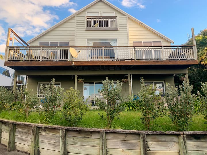 Snells Beach Retreat with stunning ocean views Houses for Rent in