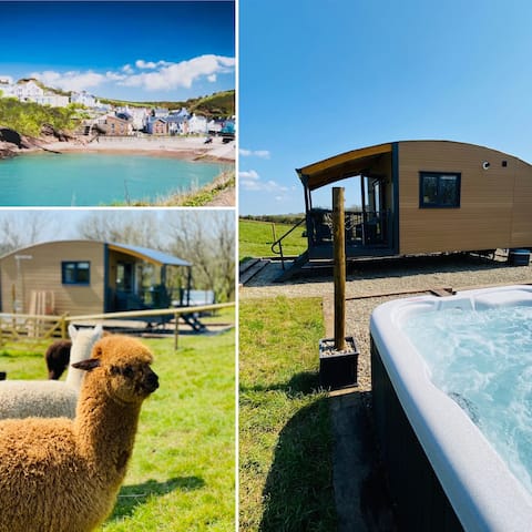 Unique Shepherds Hut, Hot Tub, Gym, Alpaca Retreat