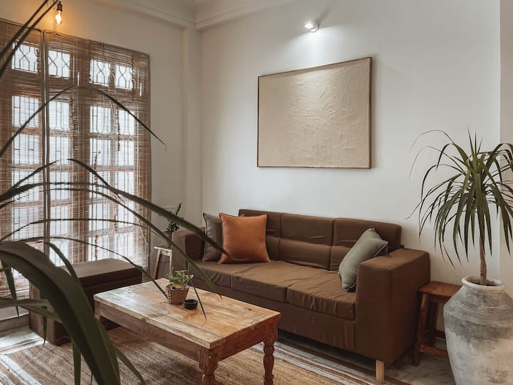 Rustic 2 Bedroom Apartment In A Villa (1/2) - Indore