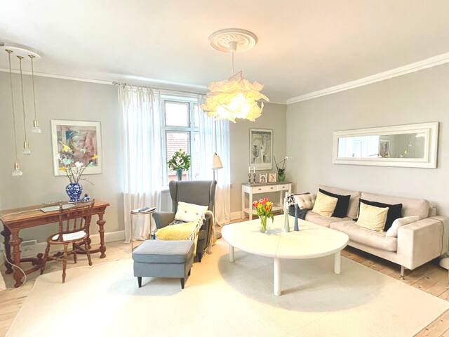 Beautiful Villa near the beach – light & airy. gallery image 3