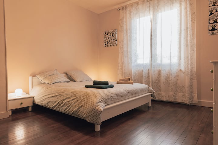 Chambre Numéro 2 avec lit Queen Size (160x200)