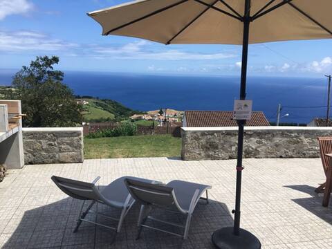 Holiday home with jacuzzi and great sea views