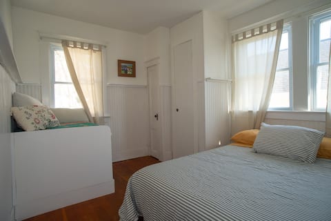 Bright and Cozy Home in Town!