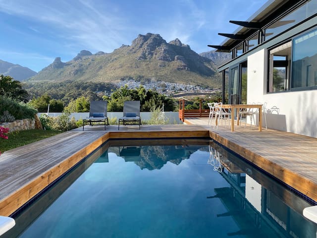 Sunny 3 Bedroom House with Mountain Views