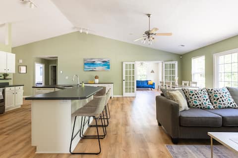 Cheerful,  spacious, and quite 3+ bed home