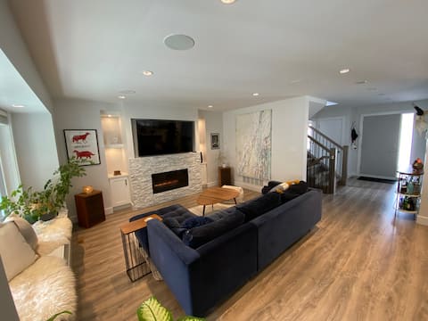 Popular Airbnb listing: Modern Home close to Nature - 40 mins to Whistler in Squamish