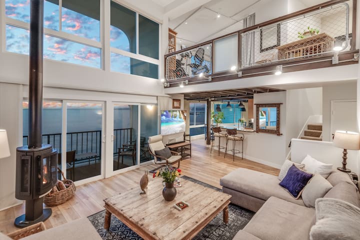 Gorgeous Waterfront Gem – Steps from the beach