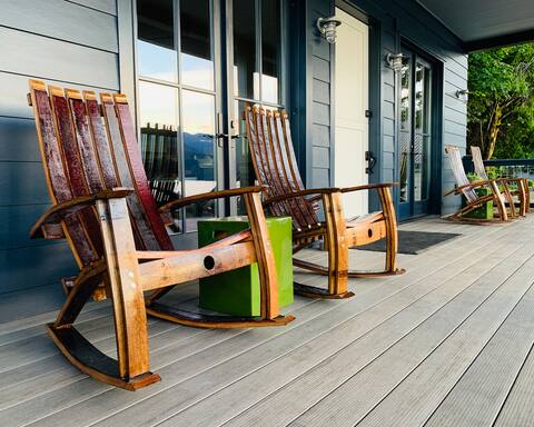 Simple Living At New Modern Home On Hood Canal