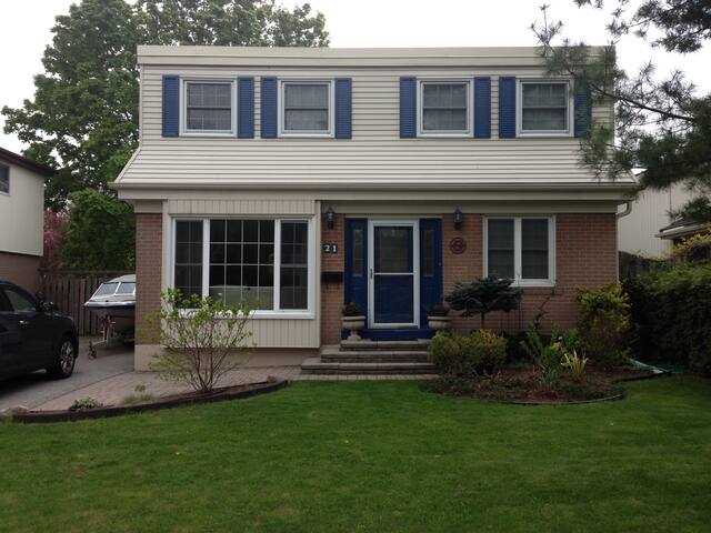 Beautiful 4 Bedroom Home with parking