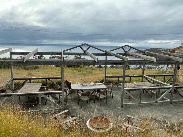 The Lookout, a secluded house with amazing views. gallery image 5