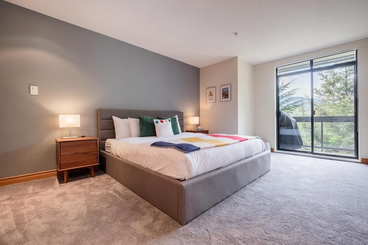 Dormitorio principal: Cama king.