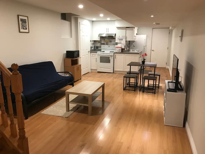 Cozy, Spacious 2 Bedroom Basement Apartment - 萬錦