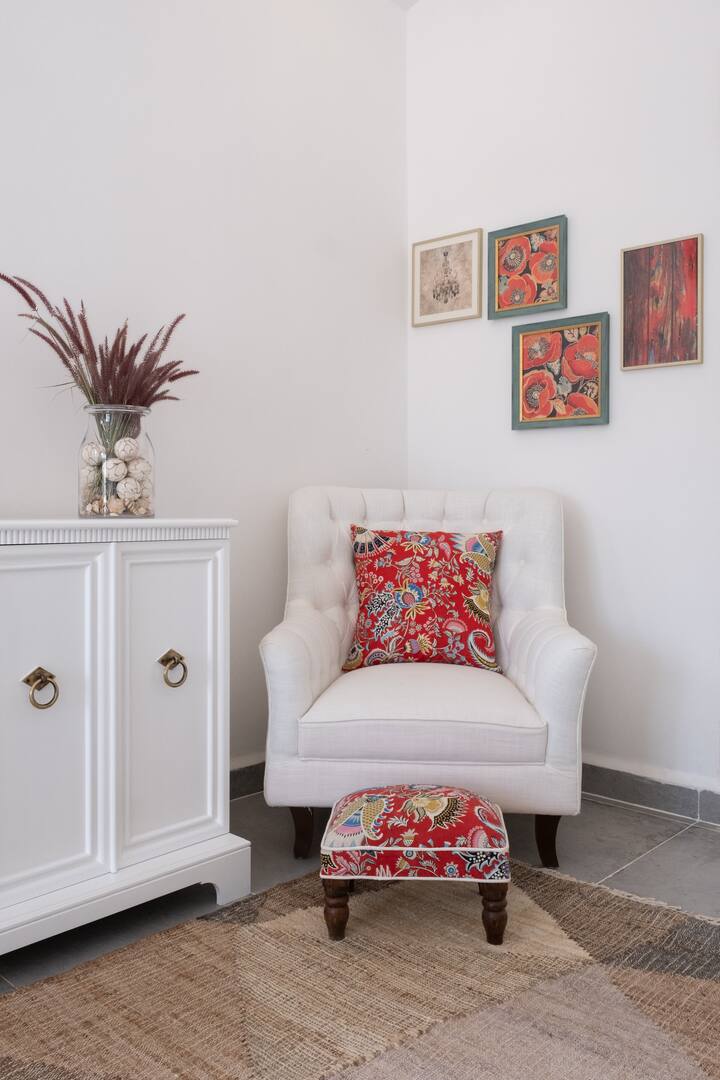 Living room image 5