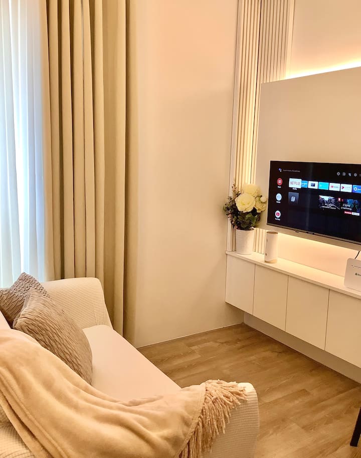 AZRA Bacolod Deluxe Room 300mbps Fiber Condominiums for
