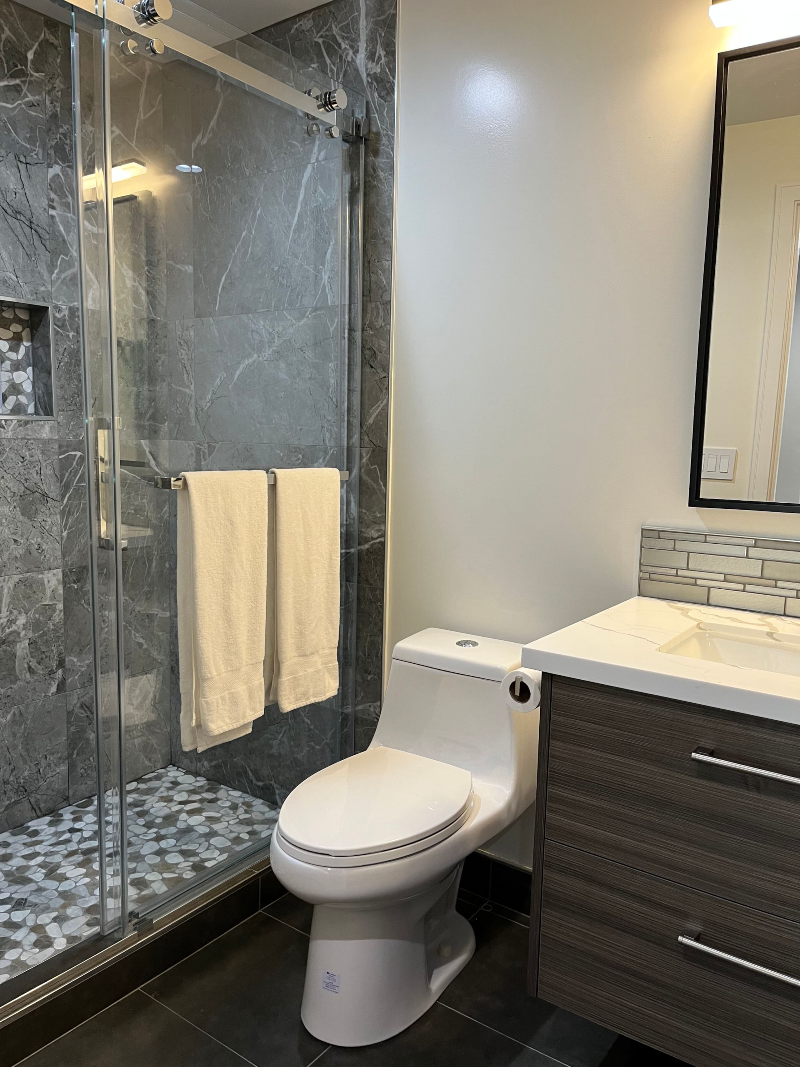 Home in San Francisco · ★4.92 · 2 bedrooms · 2 beds · 2 baths - Image 17