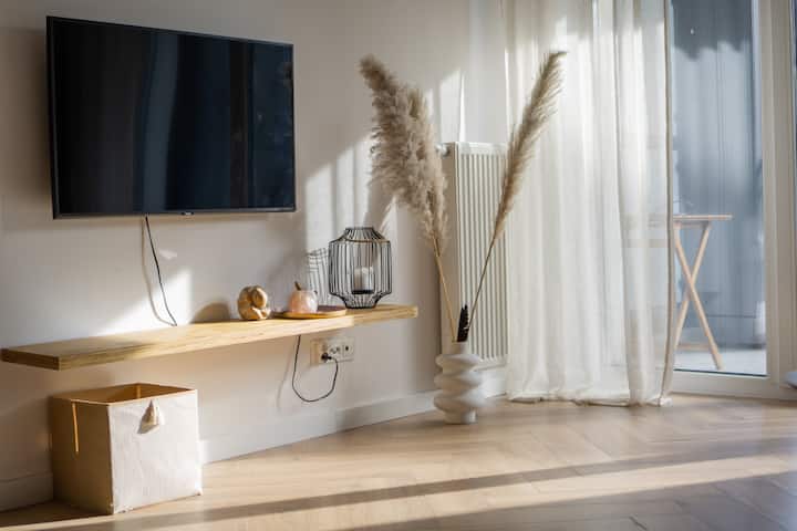 City Center | Quiet & Stylish | Remote Work (60m2) - Lengyelország