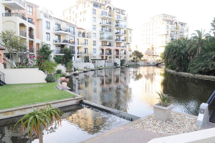 Century City Luxury apartment in Cape Town gallery image 2