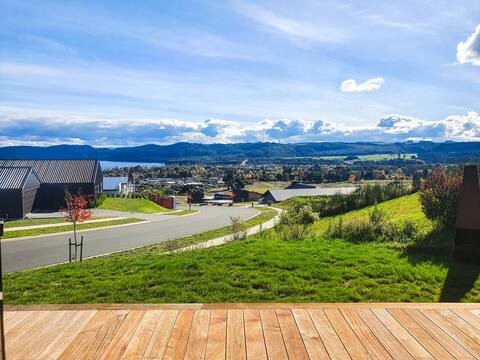 Modern 2BR Home with Lake and Sunset Views