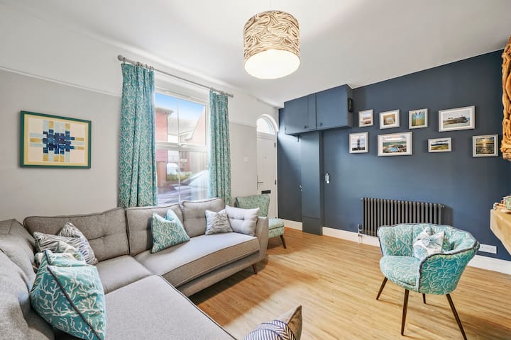 3br Stylish Chic House, Central & Great For Groups - Southsea